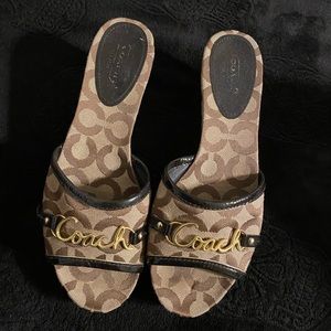 Coach wedges 😍
